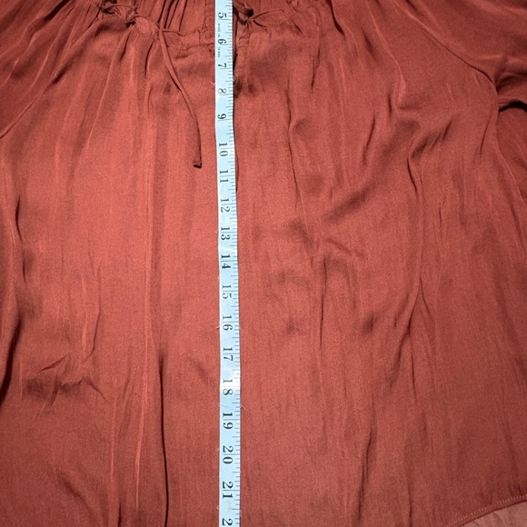 Evereve Peasant Kamila Satin Gathered Top in Brick Sz Large. Excellent condition - Picture 6 of 6